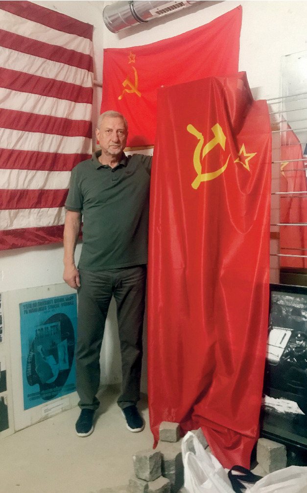 Сергей Горин с новым флагом для Музея освобождения Вены